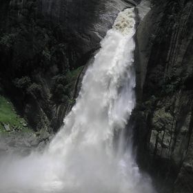 Dunhinda Falls,  Sri Lanka